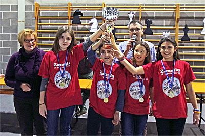 Le ragazze della scuola Maffei, vincitrici del torneo femminile delle scuole secondarie di primo grado